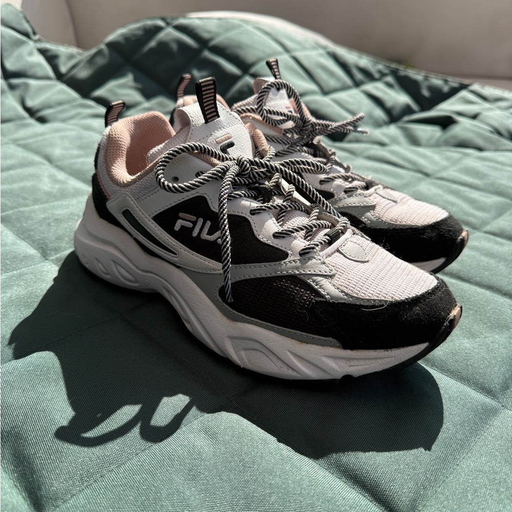 Vintage Fila Recollector athletic Shoe